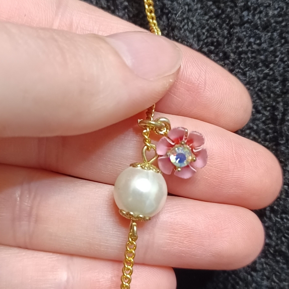 BETSEY JOHNSON PEARL AND BEE FLORAL LAYERED NECKLACE 🐝 - Picture 4 of 10